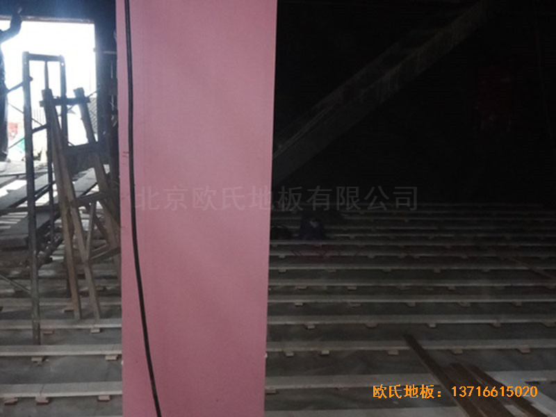 �ӱ��е�ƽһ���������_(t��i)�\(y��n)��(d��ng)�ذ���b����