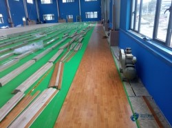 20��@����^ľ�ذ�Ʒ���Ă���