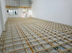 雙層龍骨運動場地地板保養(yǎng)方法